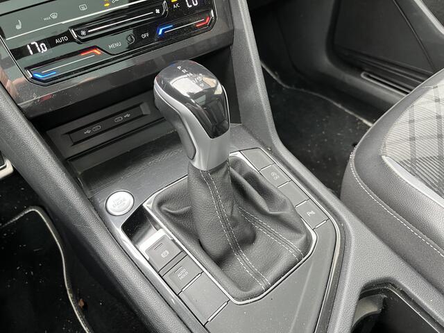 Volkswagen TIGUAN Allspace 1.5 TSI R-Line Business+ 7p. / AUTOMAAT/ PANO/ TREKHAAK/ APP-CONNECT/ ACC/ PARK.SENSOR. + CAMERA/ STOELVERWARM./ HARMAN&KARDON/ ELEK.ACHTERKLEP/ HEAD-UP/ KEYLESS/ NAVI/ DAB/ CLIMA/ LED