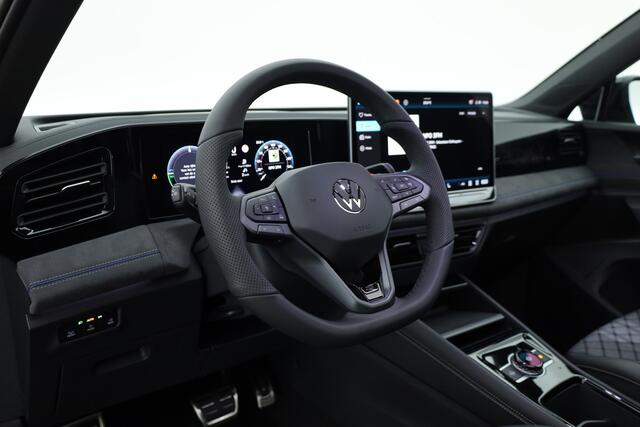 Volkswagen TIGUAN 1.5 eHybrid R-Line Edition | Rijklaar! | Pano | Adapt. Cruise | CarPlay | HUD | IQ. Light | 360cam | Stoelverw. + Massage |