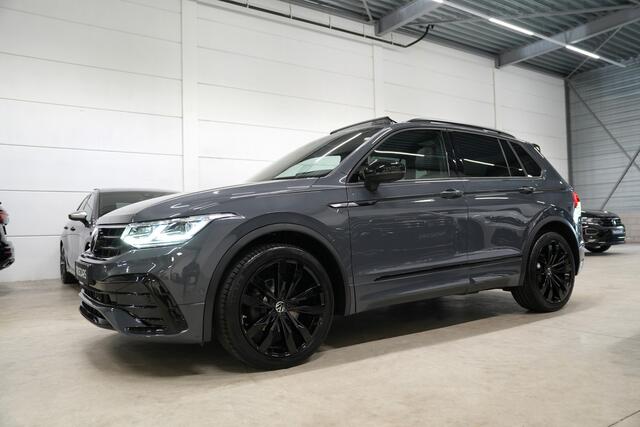 Volkswagen TIGUAN 1.5 TSI R-Line * Trekhaak - Pano - Camera - Black Style - ACC - Blind Spot - 20" - IQ Light - Head Up *