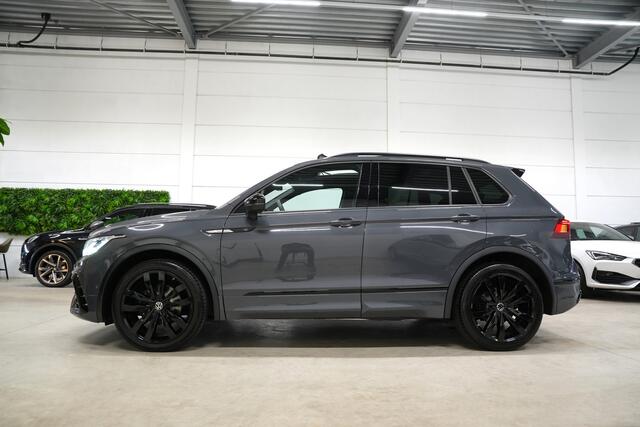 Volkswagen TIGUAN 1.5 TSI R-Line * Trekhaak - Pano - Camera - Black Style - ACC - Blind Spot - 20" - IQ Light - Head Up *