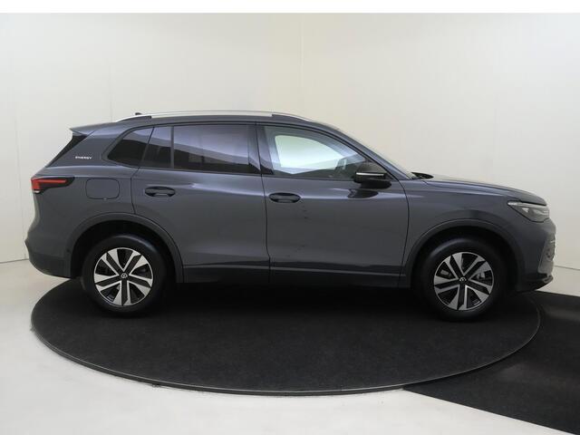 Volkswagen TIGUAN 1.5 eHybrid Life | SoH 98% | Trekhaak | 360 camera | Adaptieve demping | Keyless | Adaptieve cruise control | Dodehoekdetectie | Stoel- en stuurwielverwarming | Elektrische kofferklep |