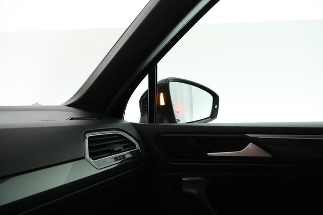 Volkswagen TIGUAN 1.5 TSI 150pk DSG ACT R-Line Highline Trekhaak Camera Leder Keyless Stoelverwarming Virtual Cockpit Navigatie