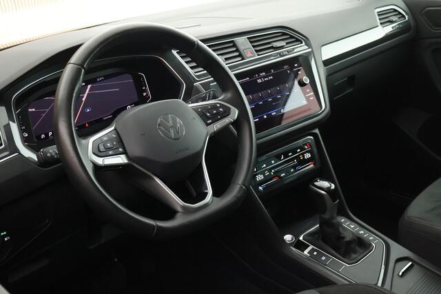Volkswagen TIGUAN 1.4 TSI e-Hybrid 245pk Elegance Business+ Trekhaak Camera Keyless Stoelverwarming Virtual Cockpit Navigatie