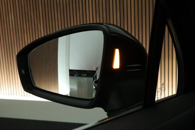 Volkswagen TIGUAN 1.4 TSI e-Hybrid 245pk Elegance Business+ Trekhaak Camera Keyless Stoelverwarming Virtual Cockpit Navigatie