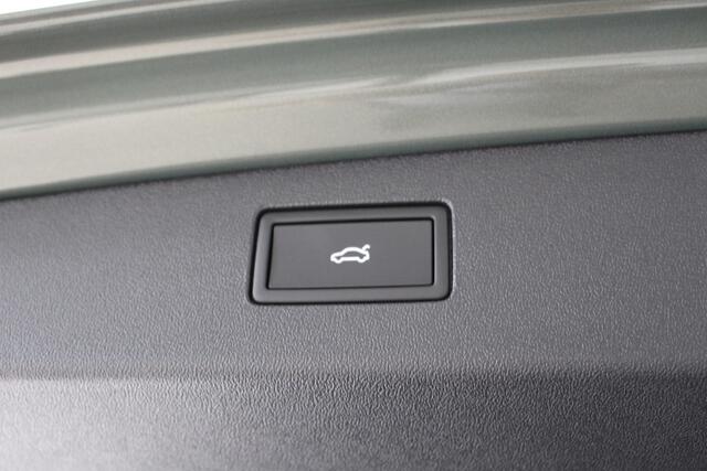 Volkswagen TIGUAN 1.5 eHybrid Life Energy Edition Navigatie | 360 Camera | Head Up Display | Keyless | Led Plus Light | Trekhaak