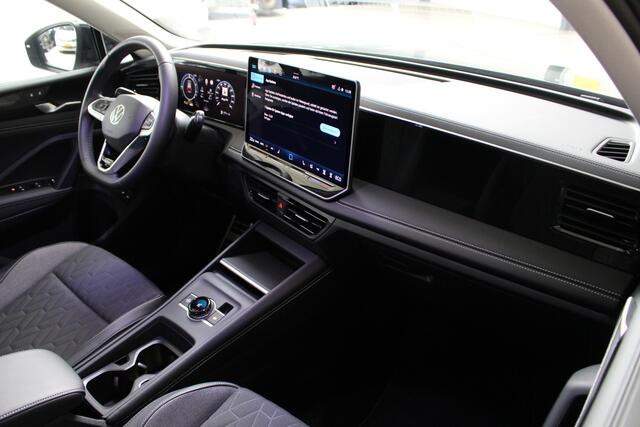 Volkswagen TIGUAN 1.5 eHybrid Life Energy Edition Navigatie | 360 Camera | Head Up Display | Keyless | Led Plus Light | Trekhaak