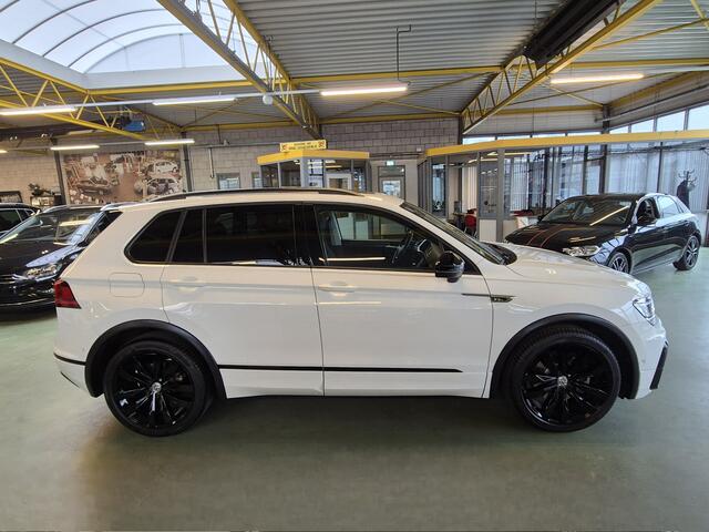 Volkswagen TIGUAN 2.0 TSI 4Motion Highline R -190pk- Automaat | Trekhaak | Panoramadak | Camera | Rijklaarprijs incl. 1 jaar Bovag garantie