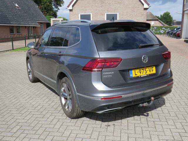 Volkswagen TIGUAN Allspace 1.5 TSI 150Pk DSG Highl. BNS R-Line 7p. * Rijklaarprijs incl. garantie * Trekhaak * Camera * Electr. A-Klep * PDC V+A * ACC *