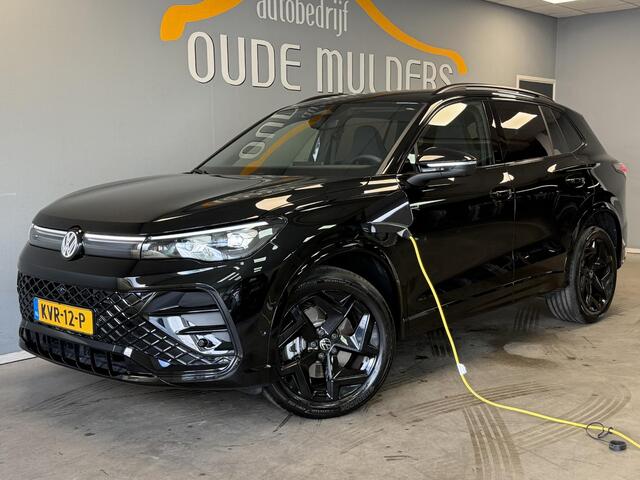 Volkswagen TIGUAN 1.5 eHybrid R-Line Full Black | Trekhaak | Adaptieve Cruise | Massage | 360 | Sfeer | Carplay | IQ light |Stoelverwarming |