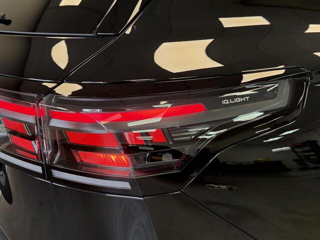 Volkswagen TIGUAN 1.5 eHybrid R-Line Full Black | Trekhaak | Adaptieve Cruise | Massage | 360 | Sfeer | Carplay | IQ light |Stoelverwarming |