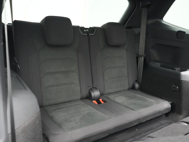 Volkswagen TIGUAN Allspace 1.5 TSI Highline DSG R-Line 7 Persoons 150pk | Panodak | Adaptive Cruise | Camera | Alcantara Sportstoelen Massage & Verwarmd | Keyless | BLIS | Navigatie | Virtual | DAB | 20"L.M |