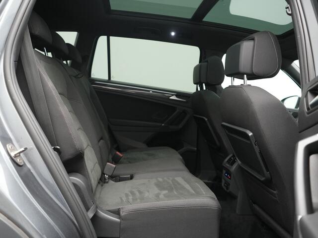 Volkswagen TIGUAN Allspace 1.5 TSI Highline DSG R-Line 7 Persoons 150pk | Panodak | Adaptive Cruise | Camera | Alcantara Sportstoelen Massage & Verwarmd | Keyless | BLIS | Navigatie | Virtual | DAB | 20"L.M |