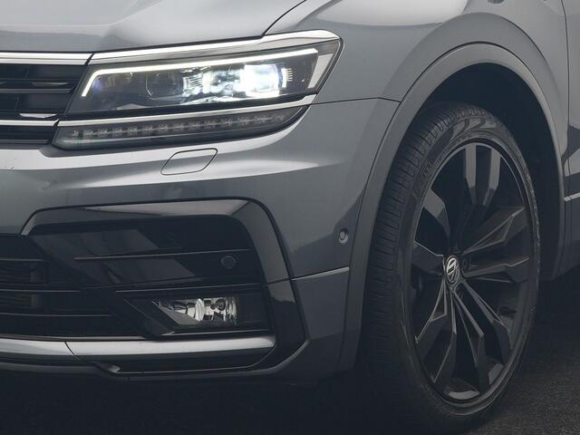 Volkswagen TIGUAN Allspace 1.5 TSI Highline DSG R-Line 7 Persoons 150pk | Panodak | Adaptive Cruise | Camera | Alcantara Sportstoelen Massage & Verwarmd | Keyless | BLIS | Navigatie | Virtual | DAB | 20"L.M |