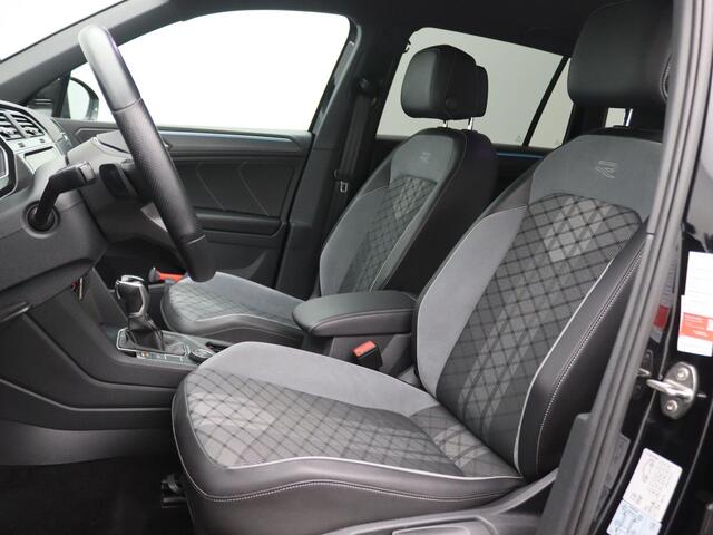 Volkswagen TIGUAN 2.0 TSI 4Motion R-Line 190PK DSG Trekhaak, Black Style, Achteruitrijcamera, Side Assist, 19" LM velgen, Adaptieve Cruise Control, Stoelverwarming, Navi