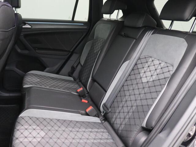 Volkswagen TIGUAN 2.0 TSI 4Motion R-Line 190PK DSG Trekhaak, Black Style, Achteruitrijcamera, Side Assist, 19" LM velgen, Adaptieve Cruise Control, Stoelverwarming, Navi