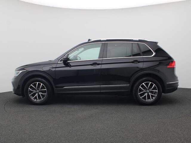 Volkswagen TIGUAN 1.4 TSI eHybrid Life Business 245PK DSG Panoramadak, Trekhaak, Achteruitrijcamera, Stoel-Stuurverwarming, 17" LM Velgen, Navi, Adaptieve Cruise Control