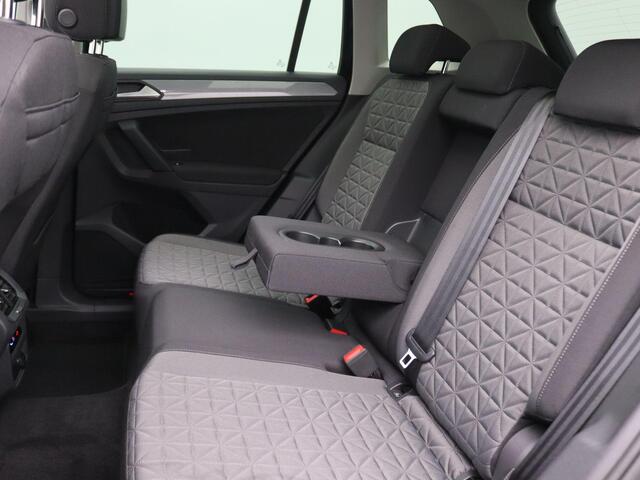 Volkswagen TIGUAN 1.4 TSI eHybrid Life Business 245PK DSG Panoramadak, Trekhaak, Achteruitrijcamera, Stoel-Stuurverwarming, 17" LM Velgen, Navi, Adaptieve Cruise Control