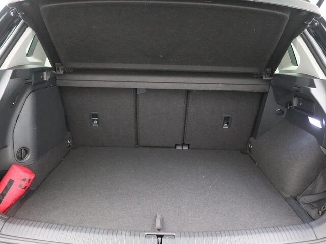 Volkswagen TIGUAN 1.4 TSI eHybrid Life Business 245PK DSG Panoramadak, Trekhaak, Achteruitrijcamera, Stoel-Stuurverwarming, 17" LM Velgen, Navi, Adaptieve Cruise Control