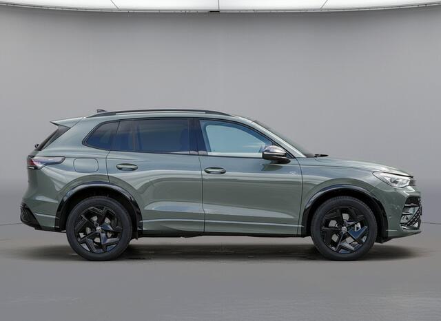 Volkswagen TIGUAN 1.5 eHybrid R-Line | Trekhaak | 360° Camera | Stoelverwarming v + a