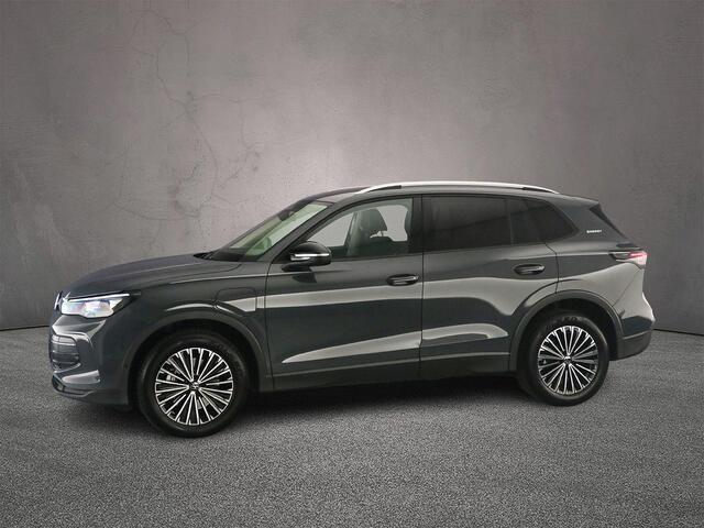 Volkswagen TIGUAN 1.5 eHybrid Life Edition 204pk DSG Automaat, Trekhaak, Stoelverwarming, Stuurverwarming, Adaptive cruise control, Dodehoeksensoren, 360 camera, Elektrische achterklep, Parkeersensoren, App-connect
