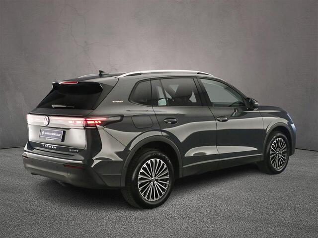Volkswagen TIGUAN 1.5 eHybrid Life Edition 204pk DSG Automaat, Trekhaak, Stoelverwarming, Stuurverwarming, Adaptive cruise control, Dodehoeksensoren, 360 camera, Elektrische achterklep, Parkeersensoren, App-connect