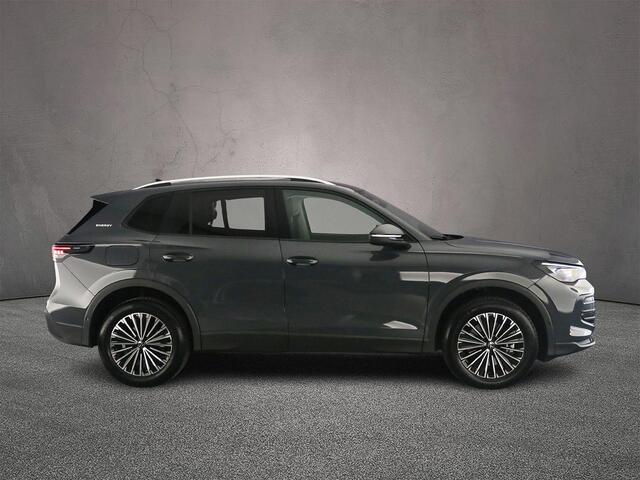 Volkswagen TIGUAN 1.5 eHybrid Life Edition 204pk DSG Automaat, Trekhaak, Stoelverwarming, Stuurverwarming, Adaptive cruise control, Dodehoeksensoren, 360 camera, Elektrische achterklep, Parkeersensoren, App-connect