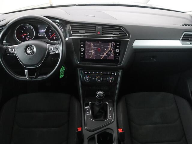 Volkswagen TIGUAN 1.4 TSI Comfortline Business | Adapt. Cruise | Stoelverwarming | Navigatie | Pano.Dak |