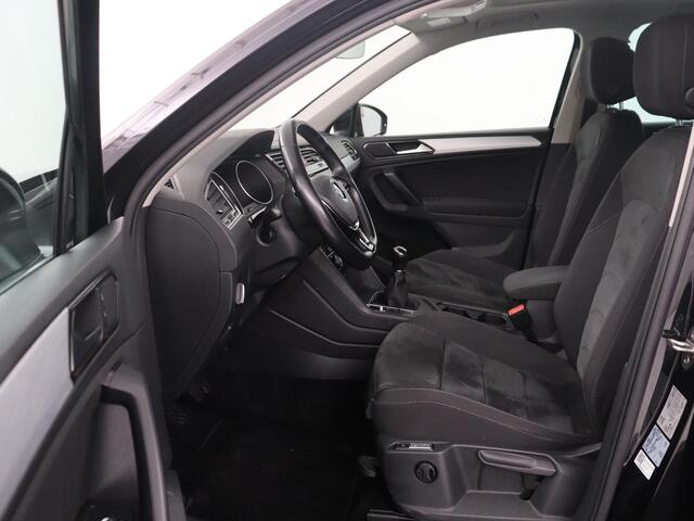 Volkswagen TIGUAN 1.4 TSI Comfortline Business | Adapt. Cruise | Stoelverwarming | Navigatie | Pano.Dak |