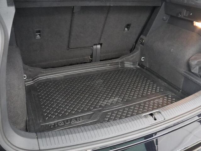 Volkswagen TIGUAN 1.4 TSI Comfortline Business | Adapt. Cruise | Stoelverwarming | Navigatie | Pano.Dak |