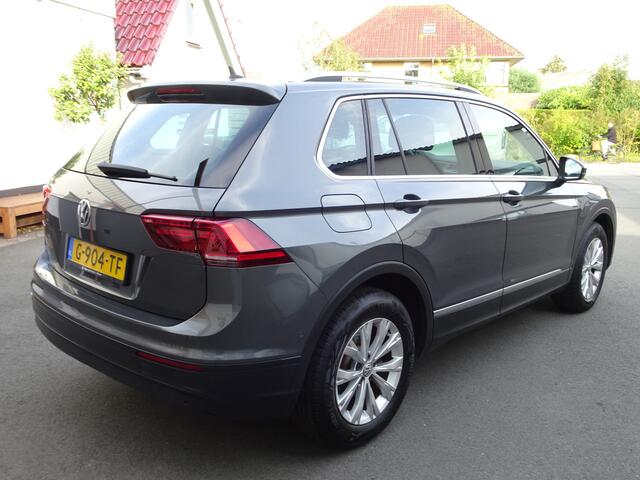 Volkswagen TIGUAN 1.5 TSI Comfortline Business Automatische airco, navigatie, elektrische trekhaak, cruise controle, parkeersensoren, achteruitrij camera, enz.
