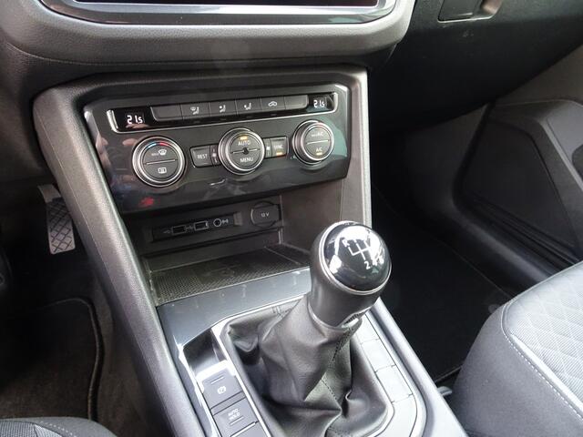 Volkswagen TIGUAN 1.5 TSI Comfortline Business Automatische airco, navigatie, elektrische trekhaak, cruise controle, parkeersensoren, achteruitrij camera, enz.