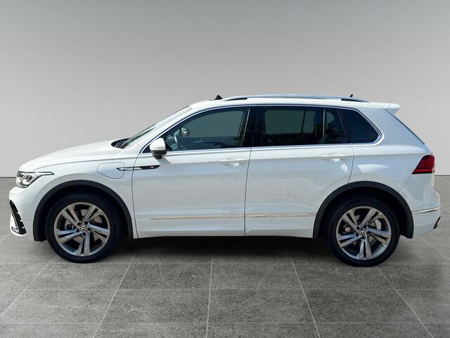 Volkswagen TIGUAN 1.4 245pk TSI eHybrid R-Line Business+ Panoramisch schuif-, kanteldak, | Side Assist | Navigatie 'Discover Media' (20,3 cm)