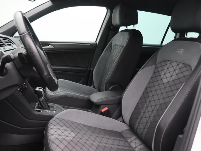 Volkswagen TIGUAN 1.4 TSI eHybrid R-Line Business 245PK DSG SOH 100%, Trekhaak, 360gr. Camera, Side Assist, Stoel-Stuurverwarming, 19" LM Velgen, Matrix LED-verlichting, Keyless