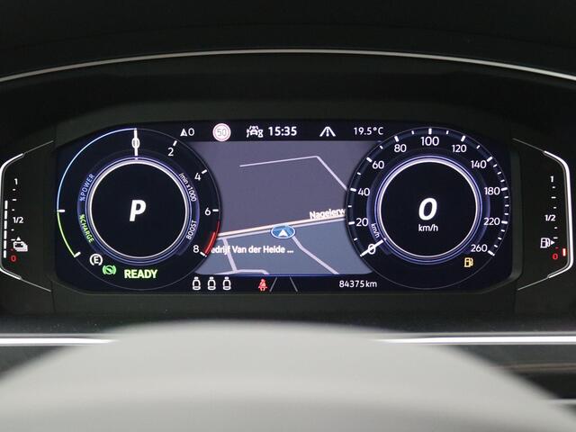 Volkswagen TIGUAN 1.4 TSI eHybrid R-Line Business 245PK DSG SOH 92%, Panoramadak, Trekhaak, Black Style, 360gr. Camera, 20" LM Velgen, DCC, Leder, Memorystoel, Head-Up Display, Matrix LED Verlichting