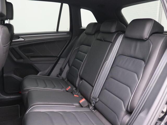 Volkswagen TIGUAN 1.4 TSI eHybrid R-Line Business 245PK DSG SOH 92%, Panoramadak, Trekhaak, Black Style, 360gr. Camera, 20" LM Velgen, DCC, Leder, Memorystoel, Head-Up Display, Matrix LED Verlichting