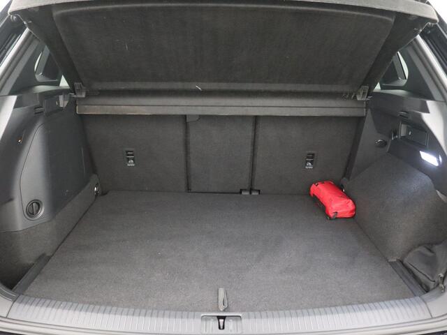 Volkswagen TIGUAN 1.4 TSI eHybrid R-Line Business 245PK DSG SOH 92%, Panoramadak, Trekhaak, Black Style, 360gr. Camera, 20" LM Velgen, DCC, Leder, Memorystoel, Head-Up Display, Matrix LED Verlichting