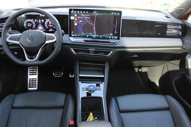 Volkswagen TIGUAN 1.5 eHybrid R-Line Edition | Incl. 12 maanden Garantie | SoH 100% | Panorama dak | Elektrisch wegklapbare trekhaak | Massage stoelen | Elektrisch verstelbare stoelen met memory | Head-Up Display | Stoelverwarming/ventilatie | 360° Camera | Harman/Kardon Audiosysteem | Achterbank verwarmd | Apple CarPlay/Android Auto | Stuurwielverwarming | Adaptive cruise controle | Elektrische kofferbakklep | Dodehoekdetectie |