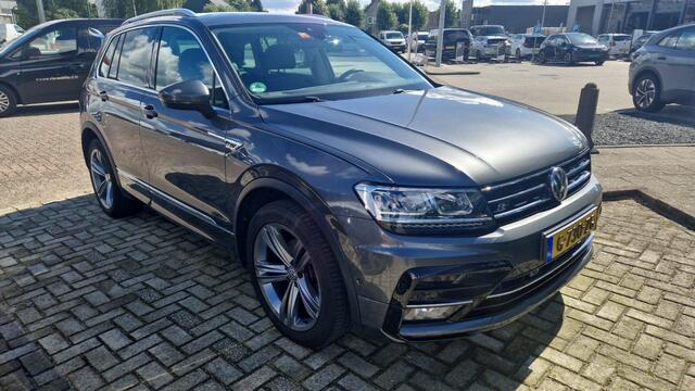 Volkswagen TIGUAN 1.5 TSI ACT Highline 110KW/150Pk DSG, R Line, lederen bekleding met elektrische stoelverstelling en geheugen, achteruitrijcamera, trekhaak wegklapbaar, digital cockpit pro, park assist, spiegel pakket, door ons geleverd en onderhouden, 19" Sebring, LED koplampen