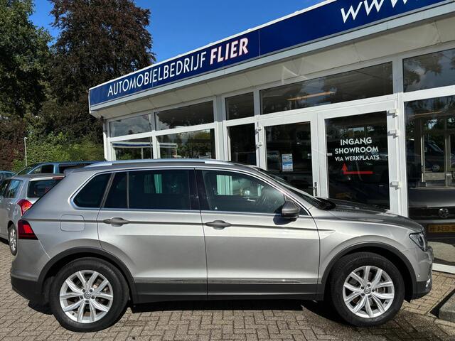 Volkswagen TIGUAN 2.0 180PK TSI 4Motion Highline | Orig. NL | Trekhaak | Digi Dash | Adaptive | NAP |