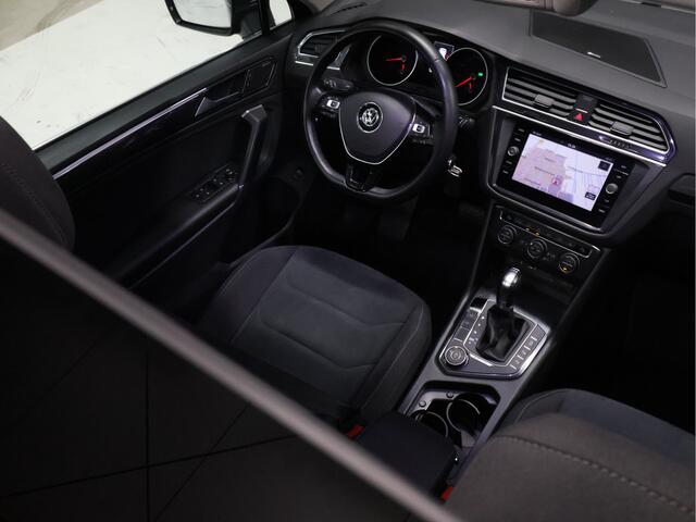 Volkswagen TIGUAN 2.0 TSI 4Motion R Line [SCHUIFKANTELDAK, TREKHAAK, STOELVERWARMING, CRUISE CONTROL, DYNAUDIO, CAMERA, PDC V+A, LED, AIRCO, BLUETOOTH, NAVIGATIE, NIEUWSTAAT]
