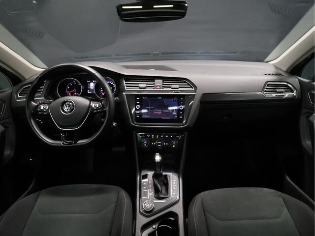 Volkswagen TIGUAN 2.0 TSI 4Motion R Line [SCHUIFKANTELDAK, TREKHAAK, STOELVERWARMING, CRUISE CONTROL, DYNAUDIO, CAMERA, PDC V+A, LED, AIRCO, BLUETOOTH, NAVIGATIE, NIEUWSTAAT]