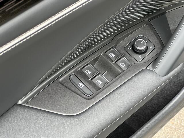 Volkswagen TIGUAN 1.5 eHybrid Elegance 204pk | Trekhaak | Camera | All-season | Dode hoek | Elek. klep | incl. verlengde garantie