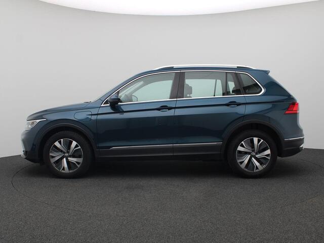 Volkswagen TIGUAN 1.4 TSI eHybrid Elegance 245PK DSG Trekhaak, Parkeersensoren voor en achter, 18" LM Velgen, Side Assist, Stoel-Stuurverwarming, Elektr. Achterklep
