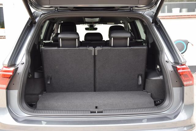 Volkswagen TIGUAN Allspace 1.5 TSI 150PK R-Line Business 7p / 7 Persoons DSG Automaat | Org. NL | BOVAG Garantie | Trekhaak | R-Line | Lederen bekleding | Trailer Assist | Camera | Apple Carplay/Android Auto | Verwarmd stuurwiel | Verwarmde voorruit | Verwarmde stoelen |