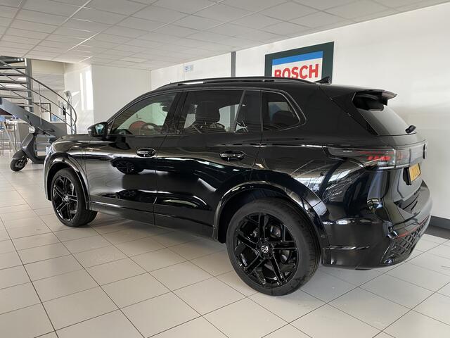 Volkswagen TIGUAN 1.5 eHybrid R-Line Edition 272 PK Black-Style Panoramadak / Headup / Dynamic Light / harman-kardon / Trekhaak/ Leer / Massage stoelen