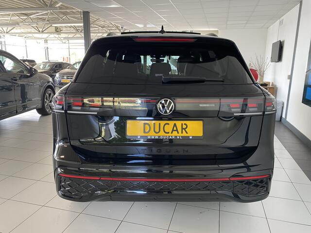 Volkswagen TIGUAN 1.5 eHybrid R-Line Edition 272 PK Black-Style Panoramadak / Headup / Dynamic Light / harman-kardon / Trekhaak/ Leer / Massage stoelen