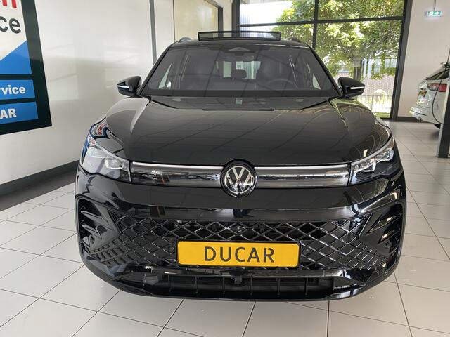 Volkswagen TIGUAN 1.5 eHybrid R-Line Edition 272 PK Black-Style Panoramadak / Headup / Dynamic Light / harman-kardon / Trekhaak/ Leer / Massage stoelen