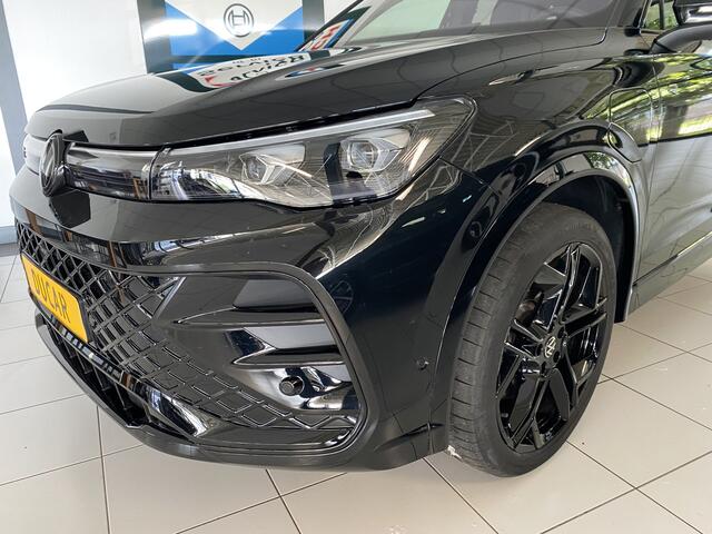 Volkswagen TIGUAN 1.5 eHybrid R-Line Edition 272 PK Black-Style Panoramadak / Headup / Dynamic Light / harman-kardon / Trekhaak/ Leer / Massage stoelen