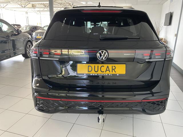 Volkswagen TIGUAN 1.5 eHybrid R-Line Edition 272 PK Black-Style Panoramadak / Headup / Dynamic Light / harman-kardon / Trekhaak/ Leer / Massage stoelen