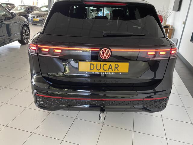 Volkswagen TIGUAN 1.5 eHybrid R-Line Edition 272 PK Black-Style Panoramadak / Headup / Dynamic Light / harman-kardon / Trekhaak/ Leer / Massage stoelen